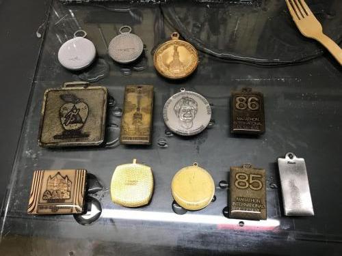 ajout médailles sur la première couche sèche